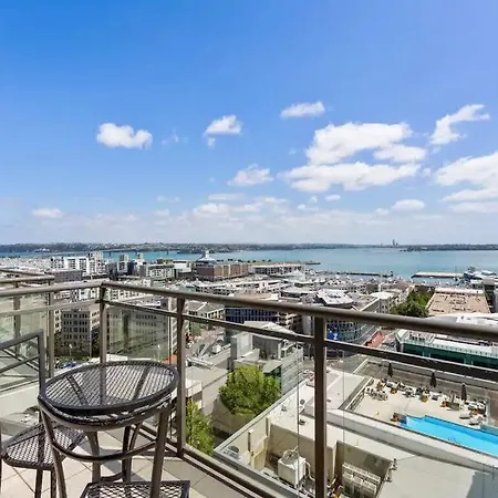 Stunning View Studio With Balcony - Gym, Pool And Free Parking!
